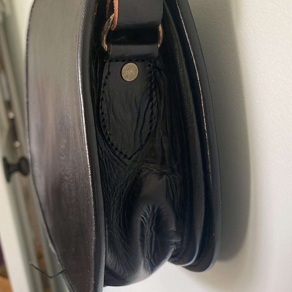 Genuine leather Moroccan hand tooled black leather saddle bag - Picture 7 of 14
